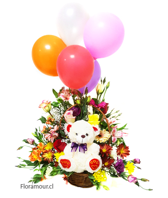 Arreglo colorido en cesta de mimbre con osito de peluche , flores mixtas y conjunto de globos de colores.